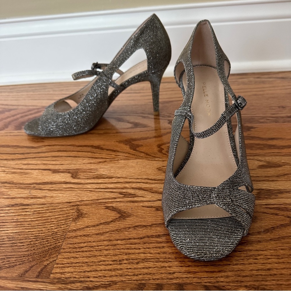 NEW Pelle Moda Rosita 2 Metallic Peep-toe Platinum Gold Women's Pump, Sz 8.5